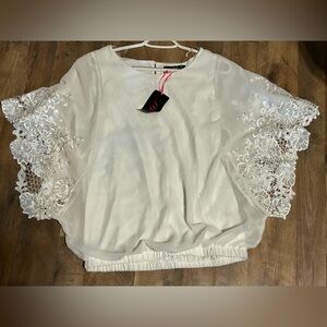 Midnight Velvet Boatneck Butterfly Sleeves With White Lace Detail size Large NWT